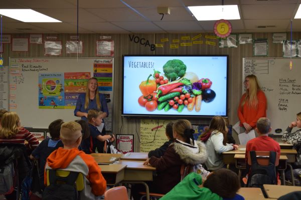 Dietetics students presenting to elementary school kids